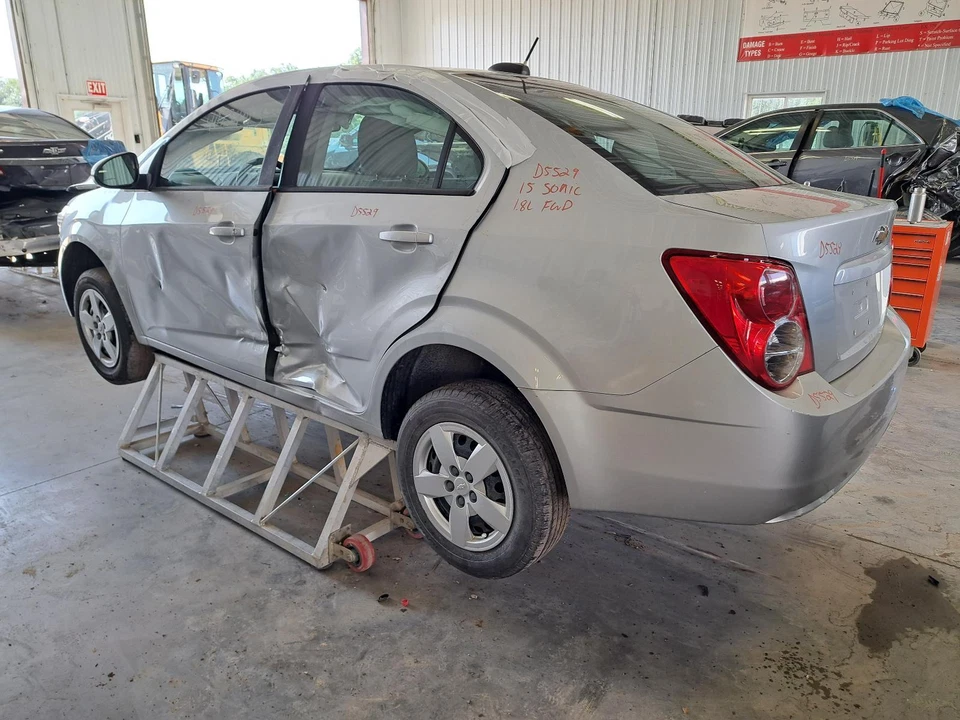 Módulo de control del motor usado (ECM) se adapta a: Chevrolet Sonic Electronic Control M 2015 Foto 4 de 4