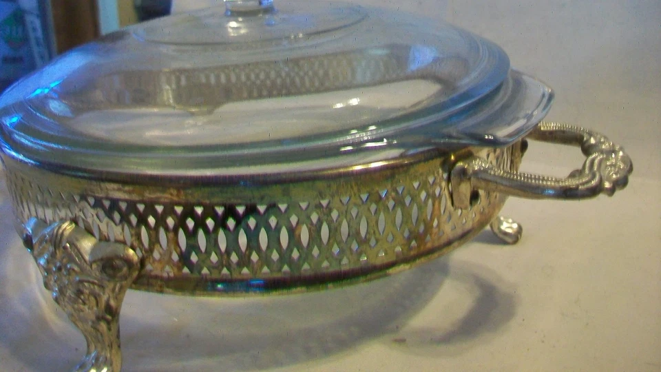 Cazuela de vidrio transparente con tapa y soporte para servir plateado Foto 4 de 4