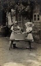 Foto Ak Spreewald, Mädchen in Trachten, Wäsche - 4899340
