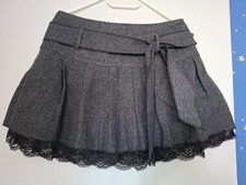 Hübscher Tweed-Mini-Rock mit Glitzer,Spitze und Schleife, grau, schwarz,Größe 42