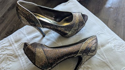 Gorgeous 4'' Dark Gold Heels with Subtle Sparkles, Dress Up or Down, Size 7.5 