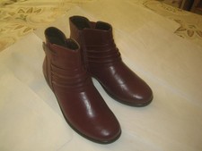 Ladies boots ‘ Cushion-walk ‘ – size 3 – maroon – good condition