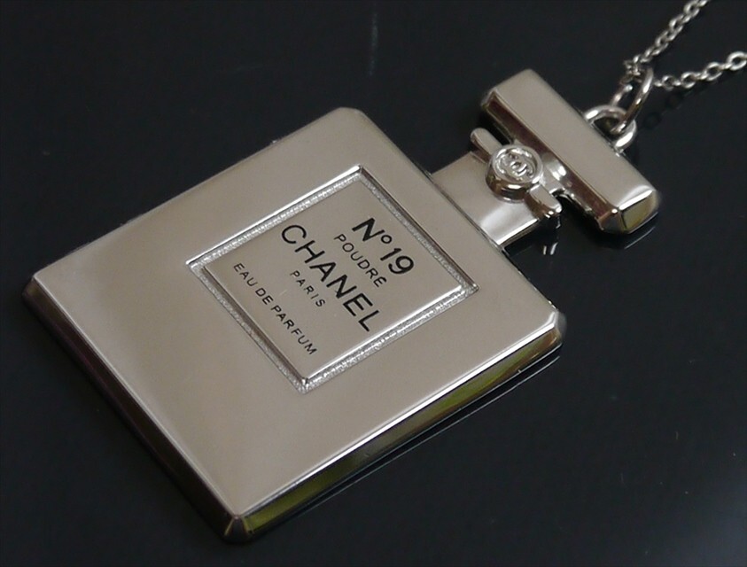 Authentic CHANEL Necklace Perfume NO19 Metallic #5394 | eBay