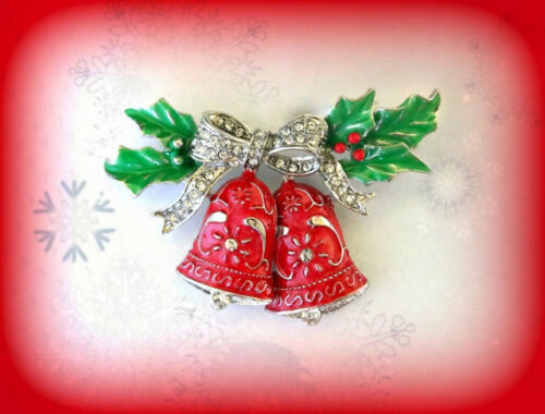 BIG SILVER CHRISTMAS SLEIGH JINGLE BELLS RHINESTONE & RED ENAMEL GIFT PIN BROOCH - Picture 1 of 12