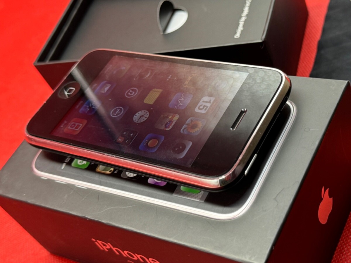 Apple iPhone 3G 8GB Black AT&T w/BOX +EXTRAS BUNDLE VINTAGE