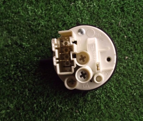 Waschmaschine INDESIT SIXL145S UK Druckschalter