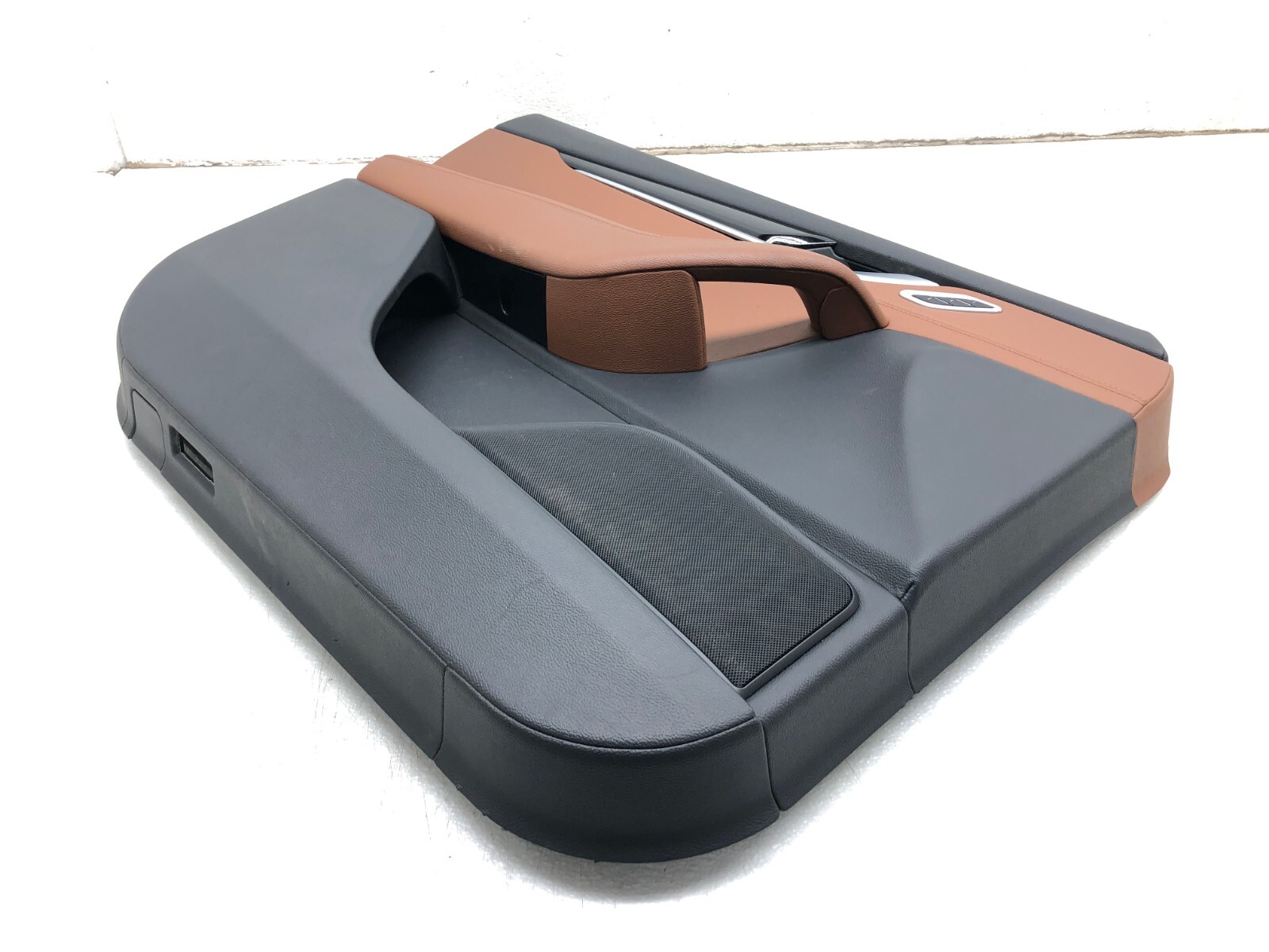 2017-2020 MASERATI LEVANTE LEFT DRIVER FRONT INTERIOR DOOR PANEL OEM CUOIO BROWN