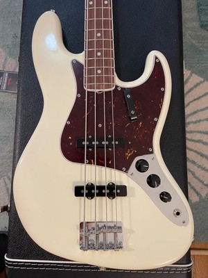 FENDER American Vintage II 1966 Jazz Bass Mint  White Matching headstock