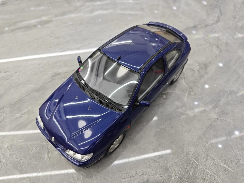 OTTO 1:18 Renault Megane 1 Limited Edition Simulated Resin Car Model Ornament - Image 4 of 4