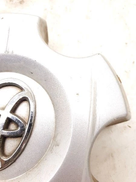 Toyota Sequoia 2010 tapa central rueda Foto 3 de 4