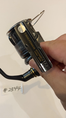 Shimano 24 TWIN POWER 4000MHG Spinning Reel Mint From JAPAN #2544