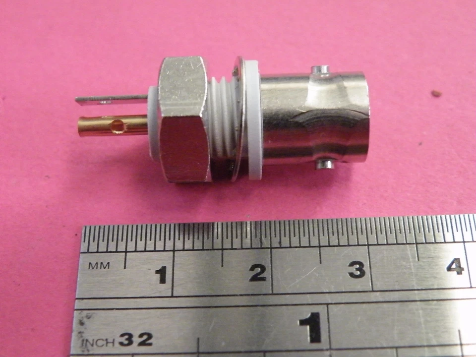 Isolated Insulated Round 50 ohm BNC Panel Mounting Socket  8g 752 - Image 4 of 4
