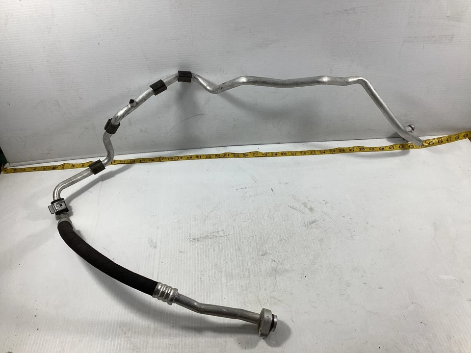 Manguera de succión de refrigerante de aire acondicionado Volkswagen Jetta 2011-2016 5C0820743L OEM. Foto 3 de 4