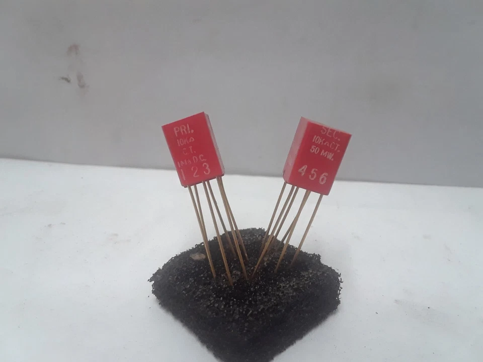 Two New Triad SP66 TF5SX13ZZ Miniature Transformers 10 kohm 50 MW - Image 2 of 3