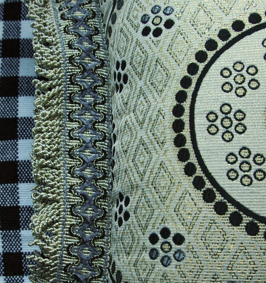 Fundas de Almohada Brocado Hechas en Marruecos - Círculos Negro y Plata - 21" x 16.5" Foto 2 de 4