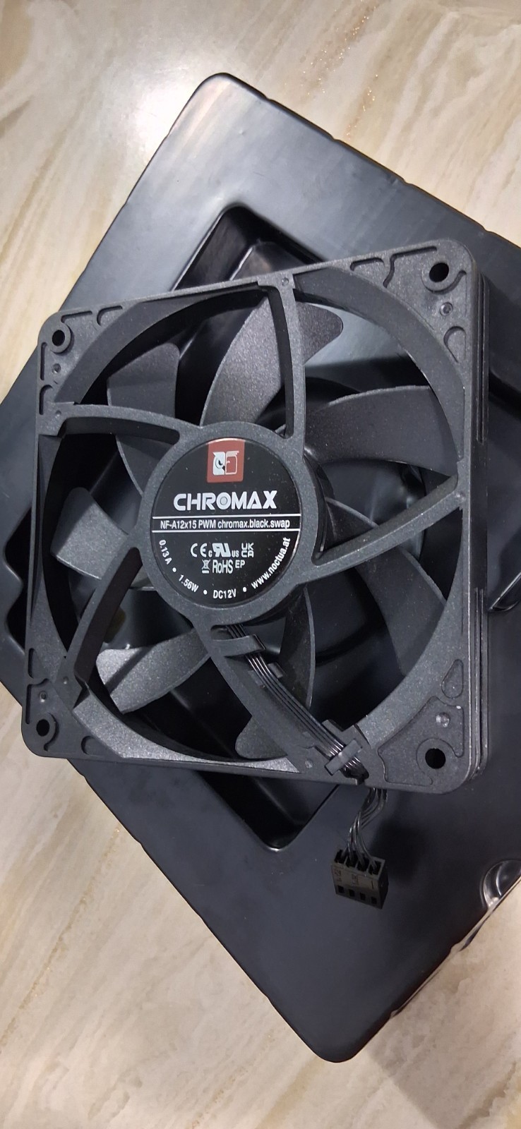 Noctua NF-A12x15 PWM Chromax Black Premium Quiet Slim Fan, 4-Pin (120x15mm)