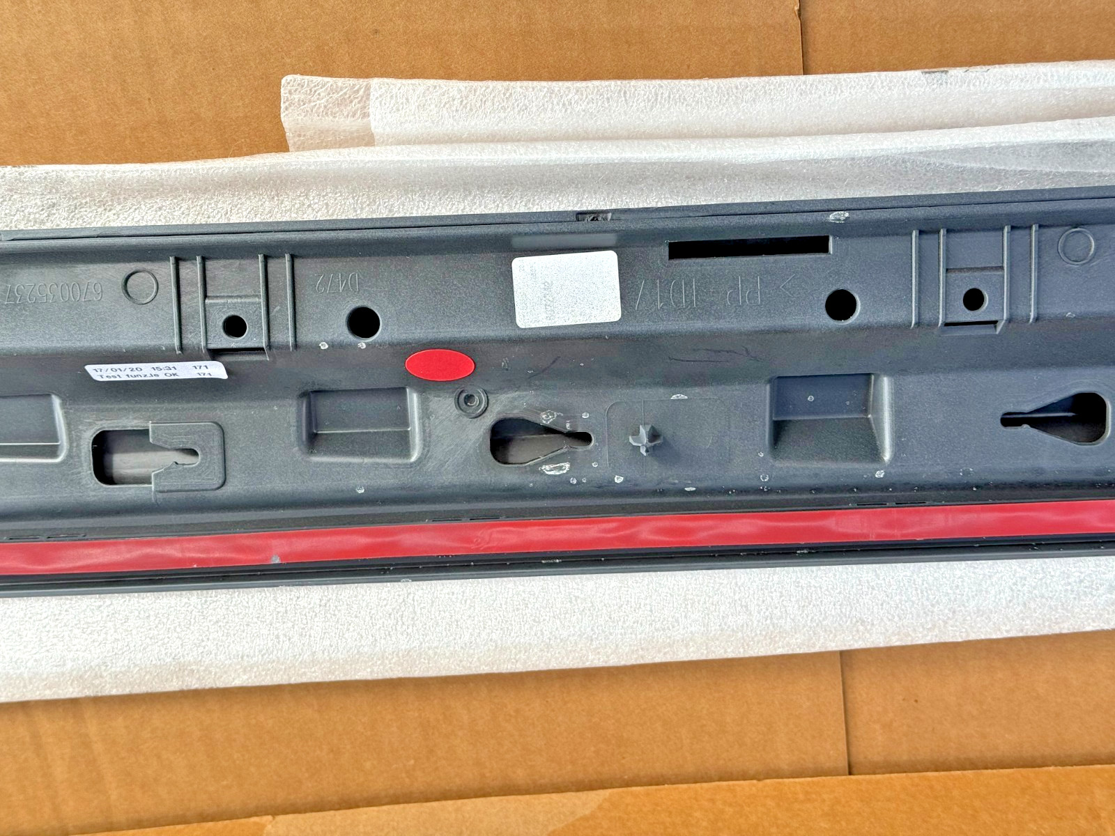 NEW OEM 16-24 MASERATI LEVANTE REAR RH DOOR MOLDING TRIM 670035237 DX OEM