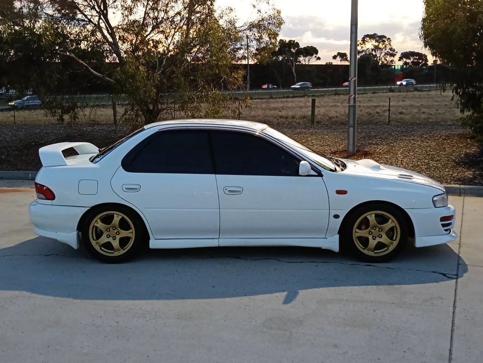 Subaru Impreza WRX STi GC8 - image 3 of 4