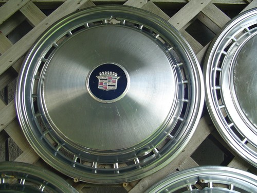 1977 77 CADILLAC CADY FLEETWOOD DEVILLE HUBCAPS WHEEL COVERS ANTIQUE VINTAGE - Picture 2 of 12