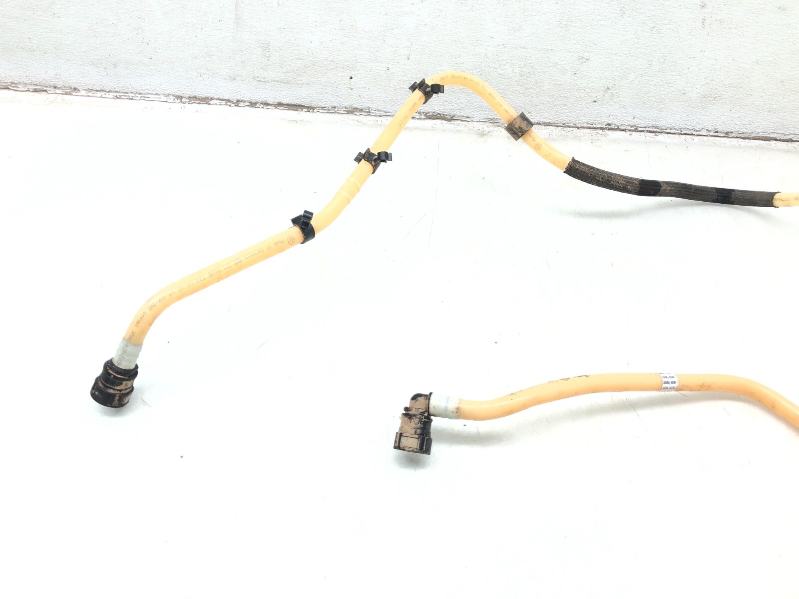 2014-2018 BENTLEY FLYING SPUR FUEL EMISSION SYSTEM VENT BREATHER HOSE PIPE OEM
