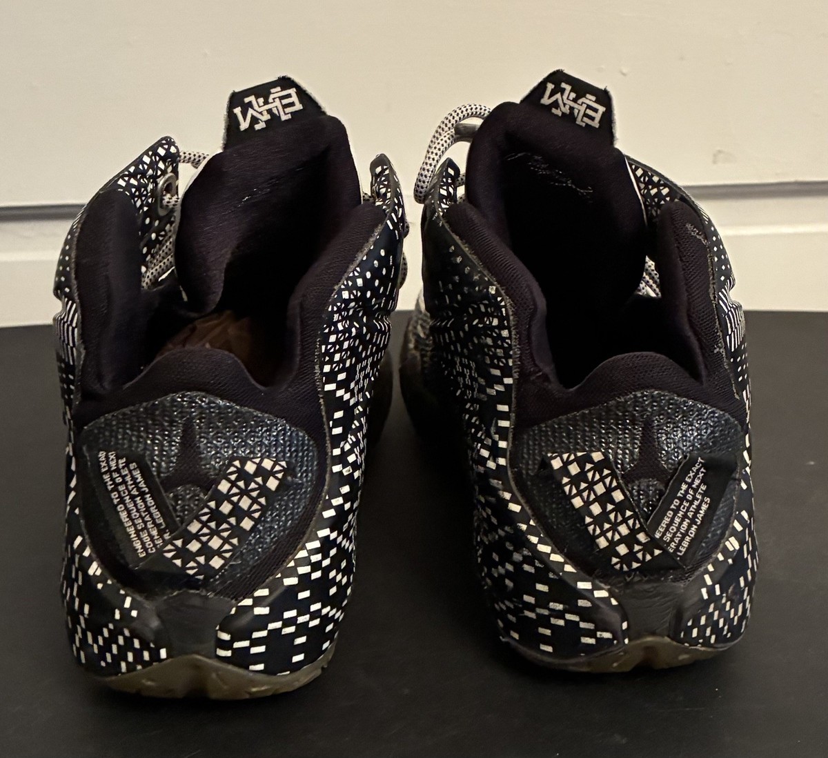 Men's Nike LeBron 12 Black & White Sneaker 718825-001 Sz 11.5