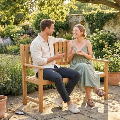 Outsunny Gartenbank 2-Sitzer Wetterfest Holzbank mit Lamelldesign Armlehnen