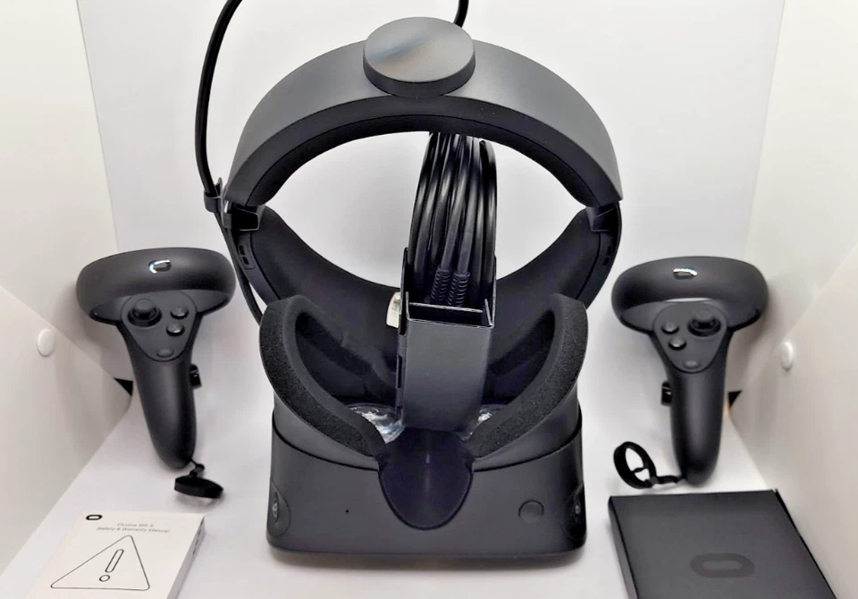 NEW Oculus Rift S PC Powered VR Gaming Headset w/ Controllers FULL KIT - Image 4 of 4