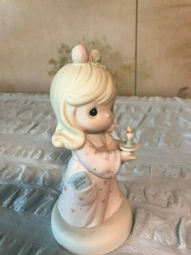 PRECIOUS MOMENTS SHARING THE LIGHT OF LOVE BEAUTIFUL YOUNG LADY CANDLE LIGHT - Picture 5 of 6