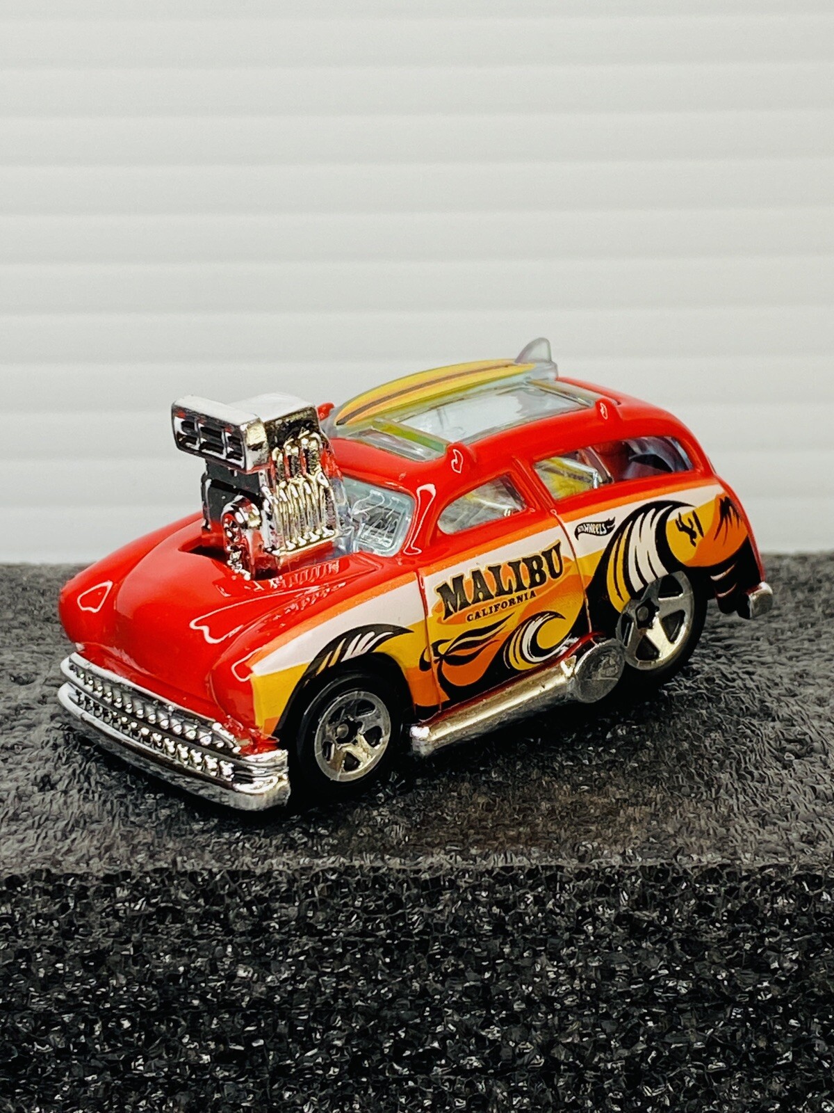 2023 Hot Wheels E Case Surf ‘N Turf / Surf’s Up  #122  Red - New Loose