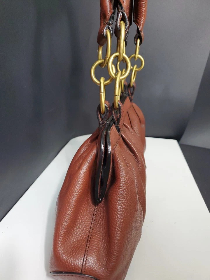 Bolso de Hombro Calvin Klein Cuero Marrón Tostado Estilo Baguette 15x6.5x2.8" Foto 4 de 4