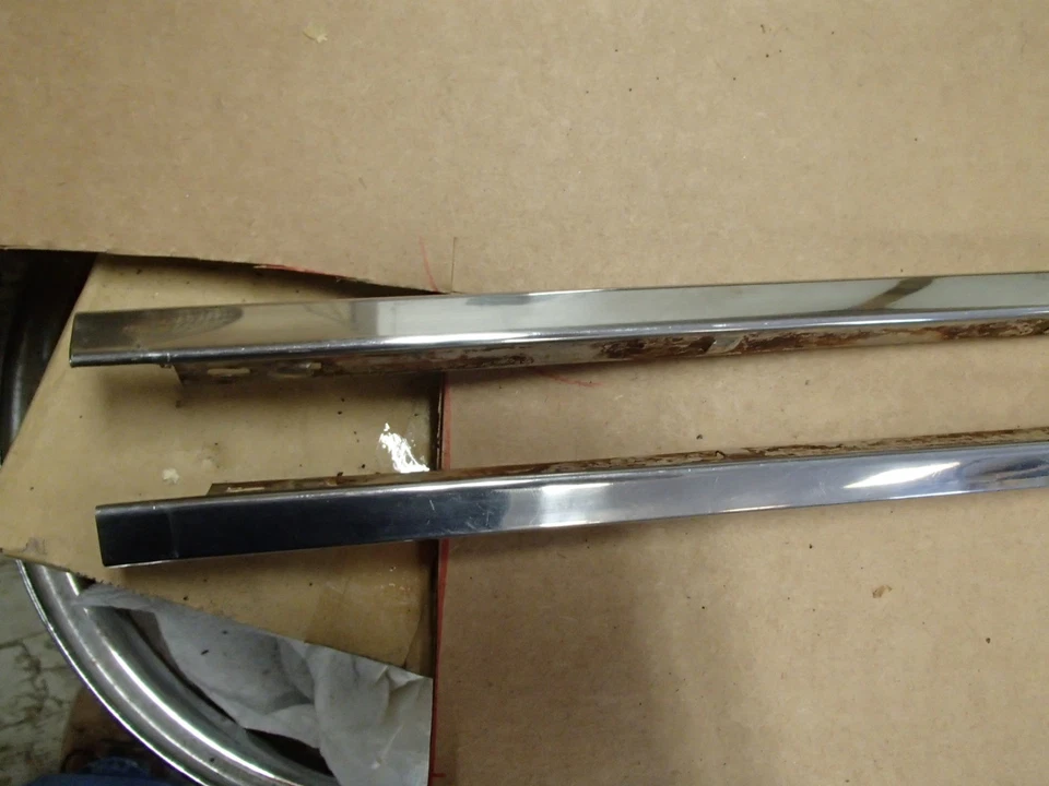 Molduras Belt Line 1967 Oldsmobile 98 convertible en puerta de apertura de ventana lateral Foto 3 de 4