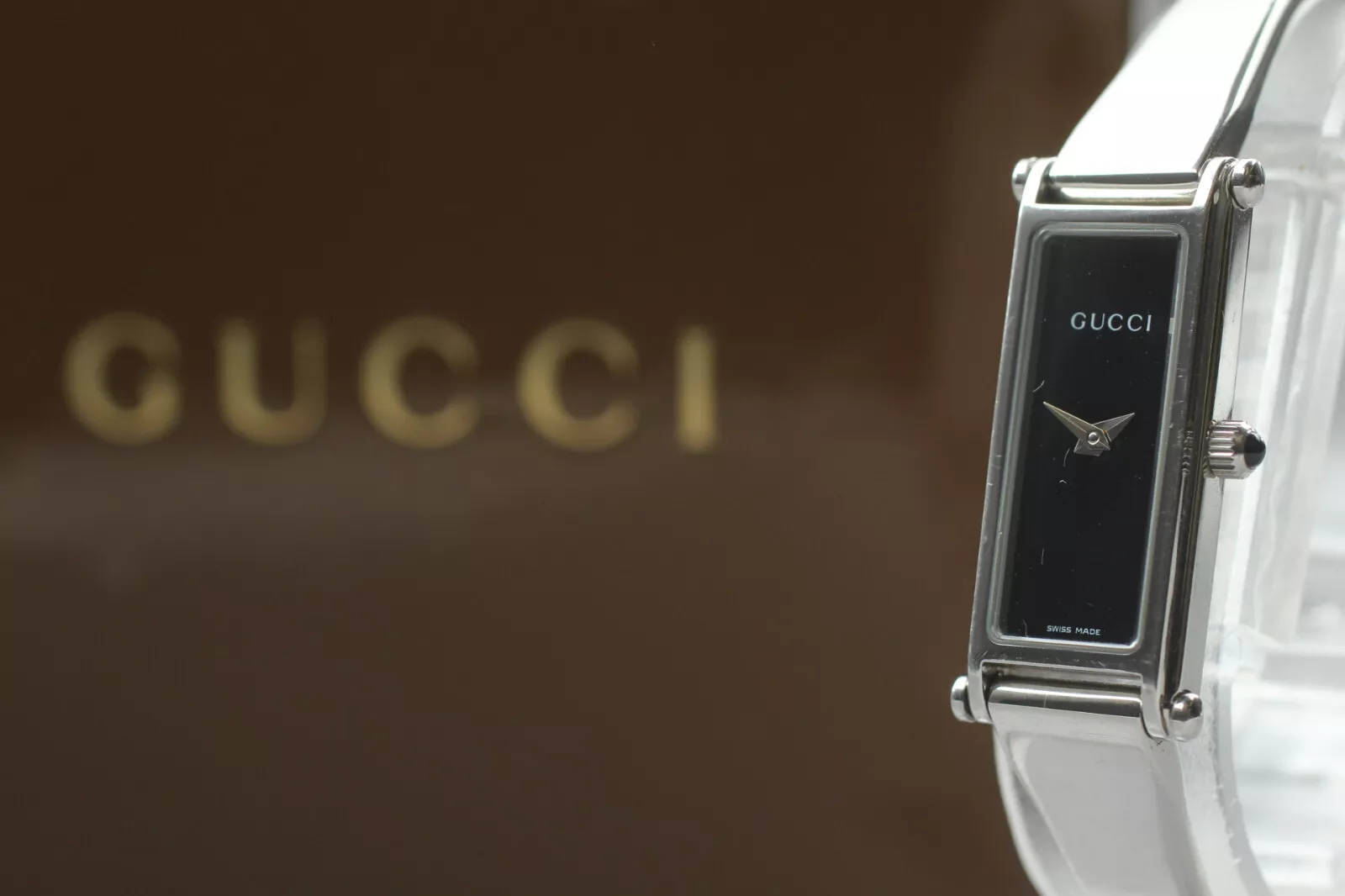 [Presque comme neuve avec boîte] Montre femme Gucci 1500L cadran noir 12 mm quartz du Japon