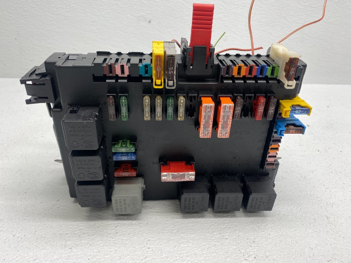 2007-2013 MERCEDES S550 REAR TRUNK FUSE BOX MODULE OEM LOT609