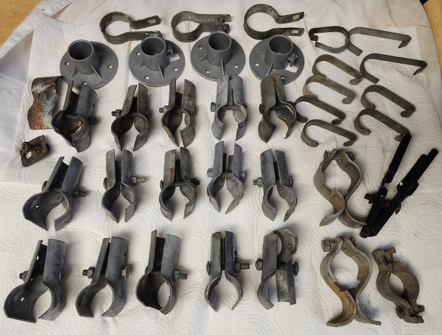 Lot Scaffold? Steel Pipe Fittings Connectors 1" to 1.25" 4 Plastic Footings VGD!
