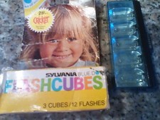 VINTAGE FLASH BULBS - 8 FLASH BULBS 3 CUBE FLASHES REMAIN 6 BAR FLASHES REMAIN