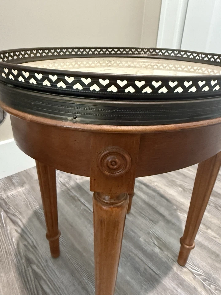 Par de mesas de mármol francesas Louis XVI Bouillotte Petite Side | Extremo | Acentuadas Foto 4 de 4