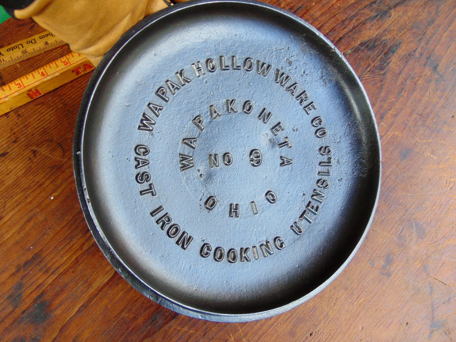 Antique Cast Iron WAPAK HOLLOW WARE No. 9 Advertising Kettle  Pot LID Clean Nice