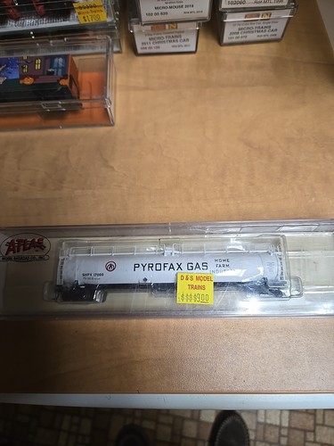 Coche cisterna Atlas escala N 33.000 galones Pyrofax gasolina #17000 | Condition: Used