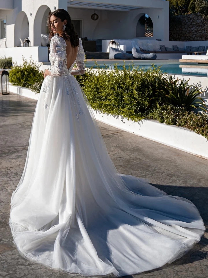 Sexy Vestido de Novia de Sirena con Apliques de Encaje Profundo Cuello en V Lentejuelas Cuentas Foto 2 de 4
