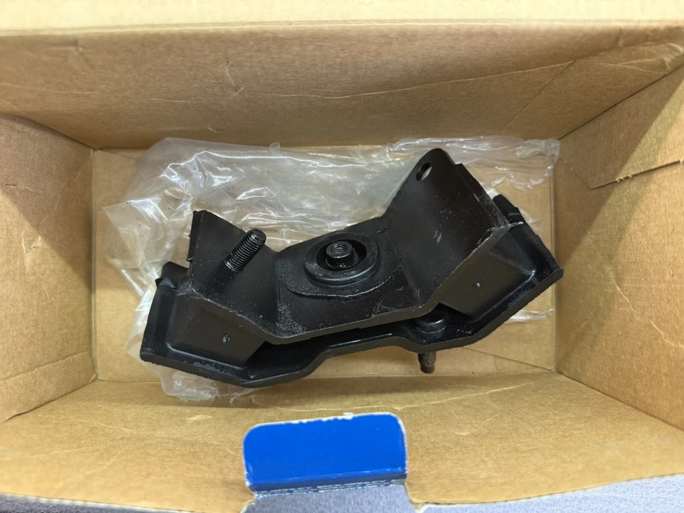 Left Automatic Transmission Mount 12372-20040 - Image 2 of 3
