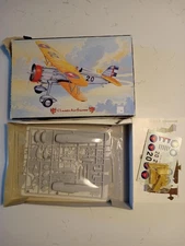 1/48 Classic Airframes Curtiss Hawk II, WWII US bi-plane in foreign service