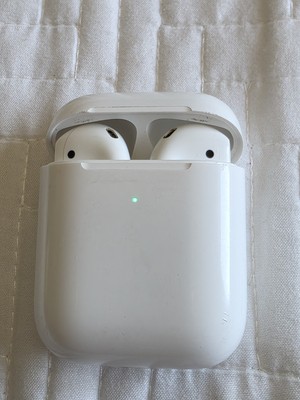 Apple AirPods A1938 EMC3185 アップル純正製品 Apple Wireless Headphones Airpods 2 Lightning Model A1938 Faulty