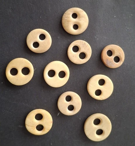 10 BUTTONS ~BONE~BOVINE~CIVIL WAR ERA~2 HOLE~FISH EYE~UNDERWARE~ANTIQUE~bag A