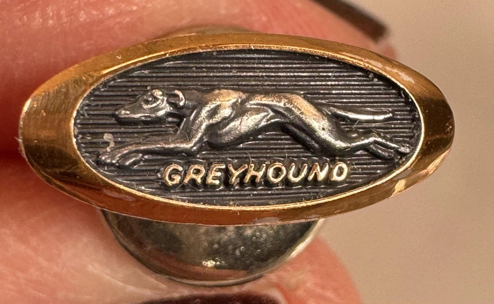 Pin de solapa Greyhound Bus Lines Tie Tack ovalado tono dorado logotipo de perro para correr emblema Foto 3 de 4