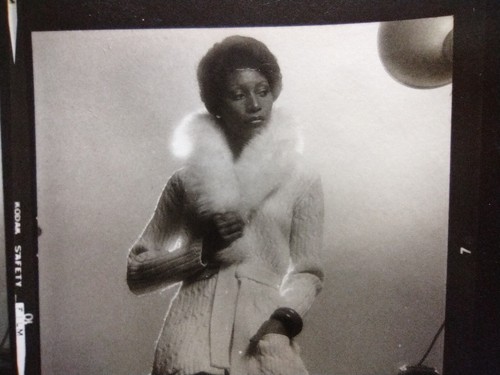 Anni 70-80? Foglio prova contatto modello donna afroamericana fotografie 8"x10 - Foto 6 di 6