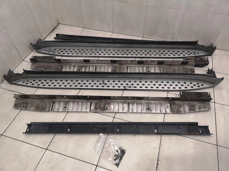 MERCEDES ML W164 Side Step Set A1646900510 Seitenschweller 