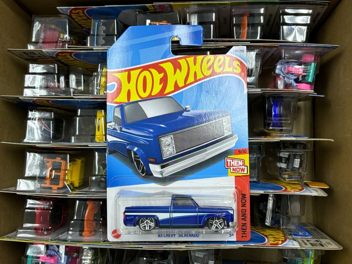 Hot Wheels 2024 Case Q Mainline - '83 CHEVY SILVERADO - Int Hot Wheels 2024 Case Q Mainline - '83 CHEVY SILVERADO - Int
