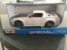 Maisto 1/24 Scale Diecast Metal 2014 Mustang Street Racer