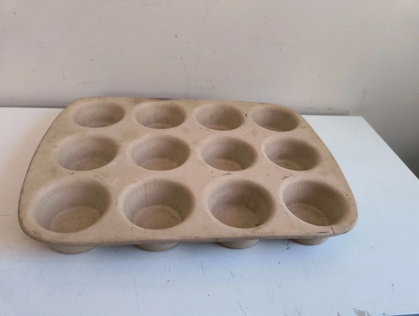 The Pampered Chef Family Heritage Stoneware Classics 12 Cupcake Muffin Pan