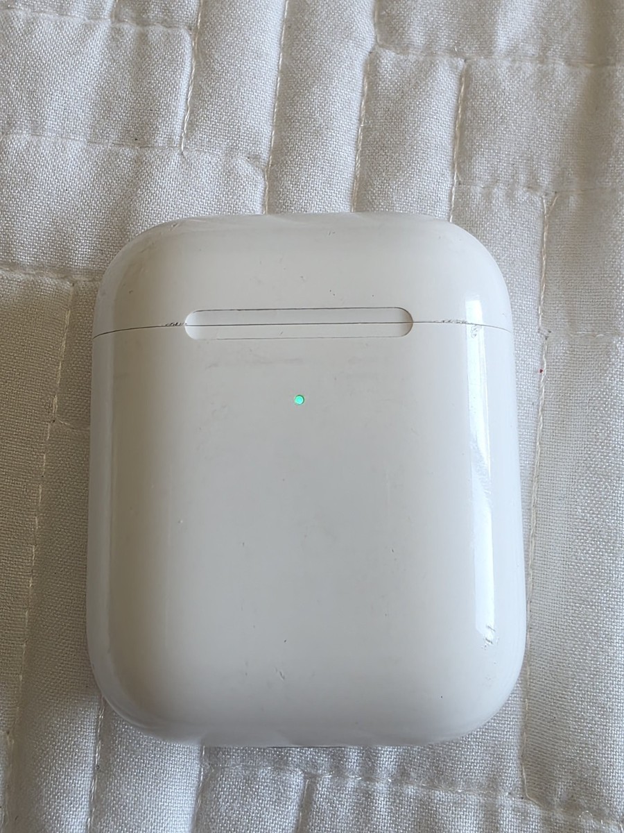 Apple Wireless Headphones Airpods 2 Lightning Model A1938 Faulty